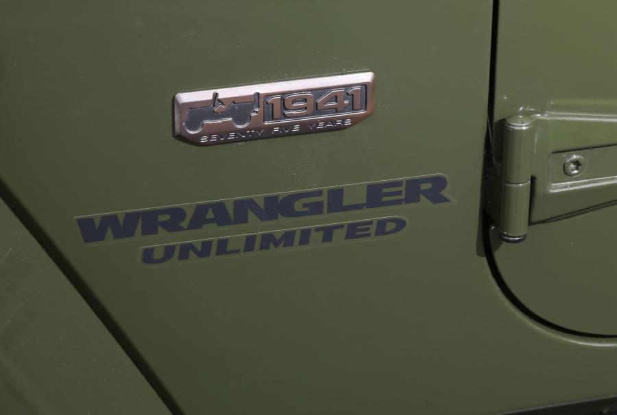 Логотип Jeep Wrangler 75th Anniversary 2016 года  (EU) (фото 6 из 18)